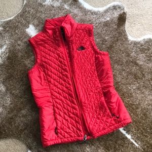 NEVER WORN! Women’s North Face Red Vest
